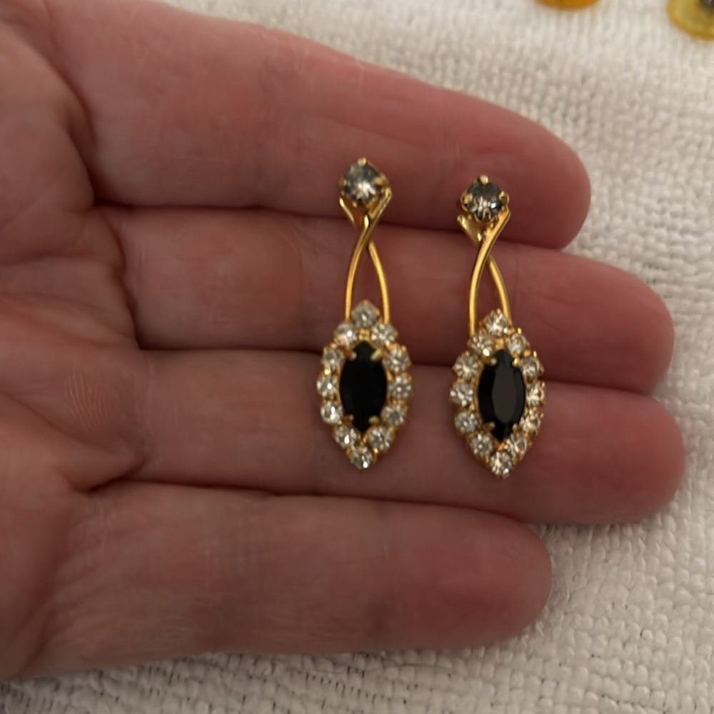 🎁HOST PICK🎁 Teardrop earrings!